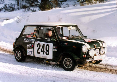Odders bedste racerkører gennem tiderne, Preben Kristoffersen, før feltet an ved Rally Odder Avis i sin klassiske Mini Cooper.